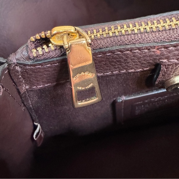 Coach Small Town Bucket Bag Black Pebbled Leather Gold Hardware Shoulder Bag - Picture 10 of 12